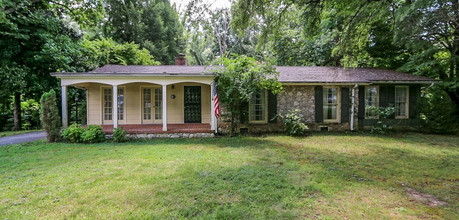 Tays Realty & Auction ONLINE ABSOLUTE AUCTION 4 BR / 2 BA HOME