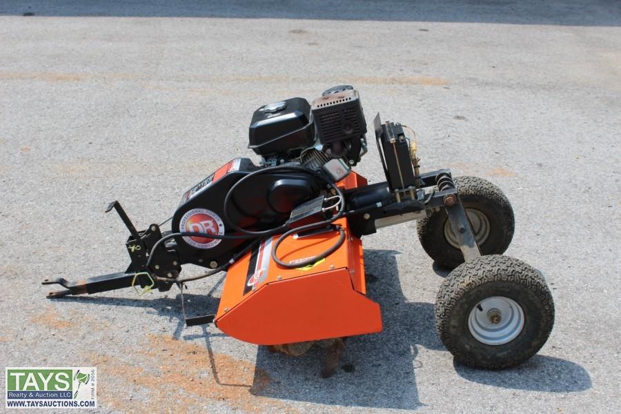 Tays Realty & Auction Auction ABSOLUTE ONLINE AUCTION TRACTORS